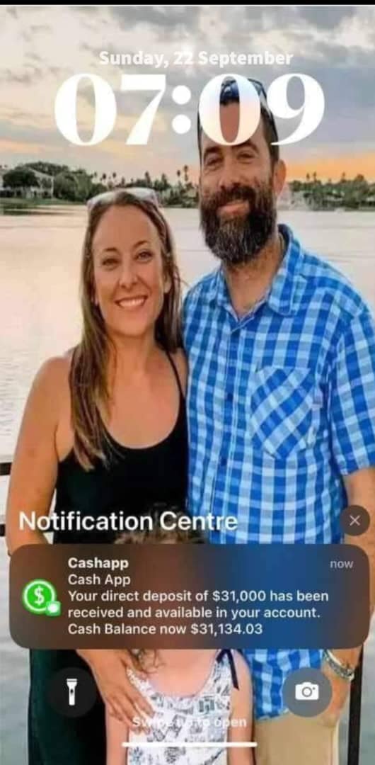 Screenshot of phone lock screen with a notification that reads: Cash App. Your direct deposit of $31,000 has been recieved and available in your account. Cash Balance now $31,134.03.